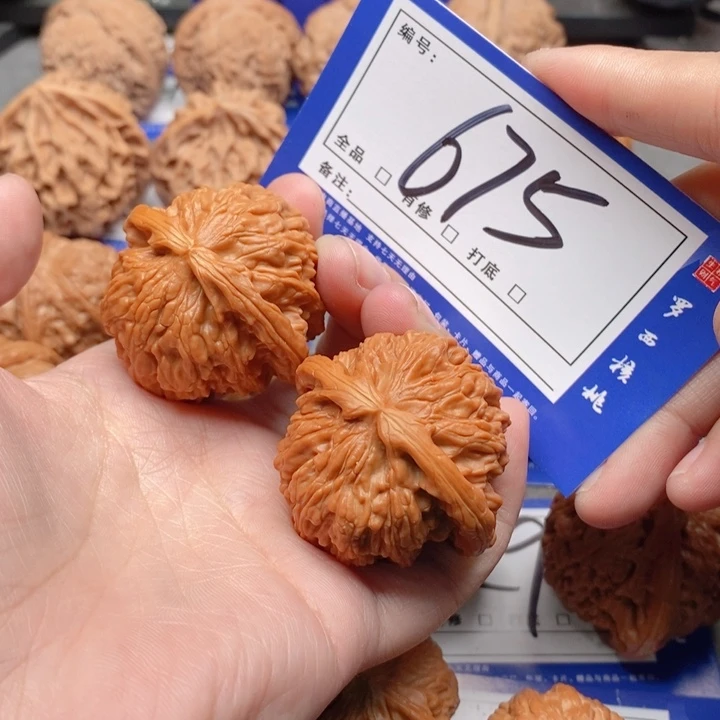 把件桃核40白狮子675号牌