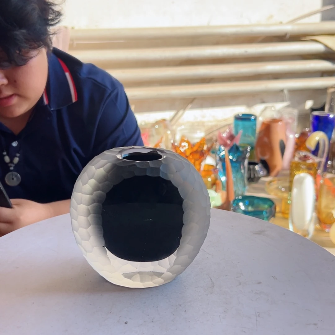 黑色刻磨切面高度14琉璃花器摆件微瑕