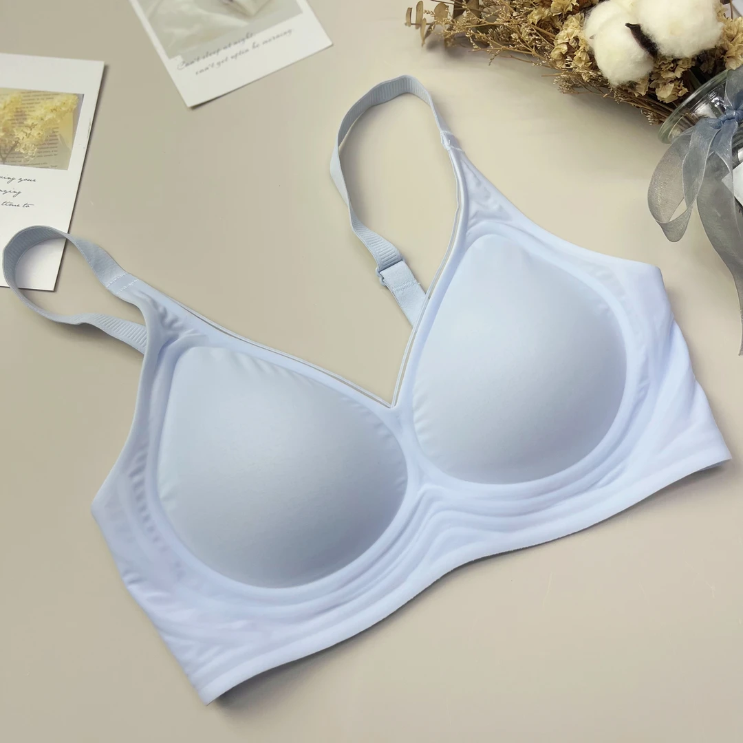 31-9裸感无痕乳胶固定垫果冻胶无钢圈聚拢透气冰丝薄内衣文胸