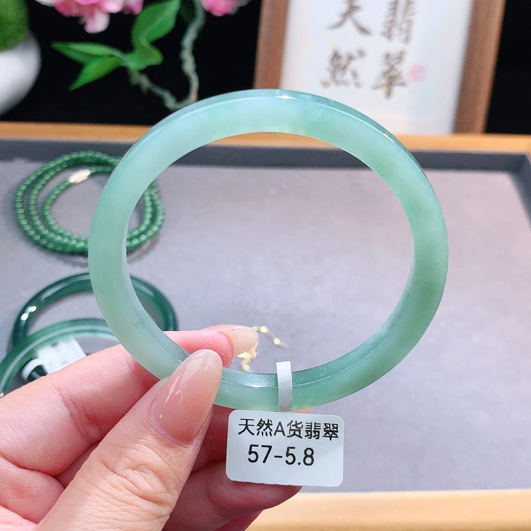 未镶嵌手镯（圆镯）翡翠