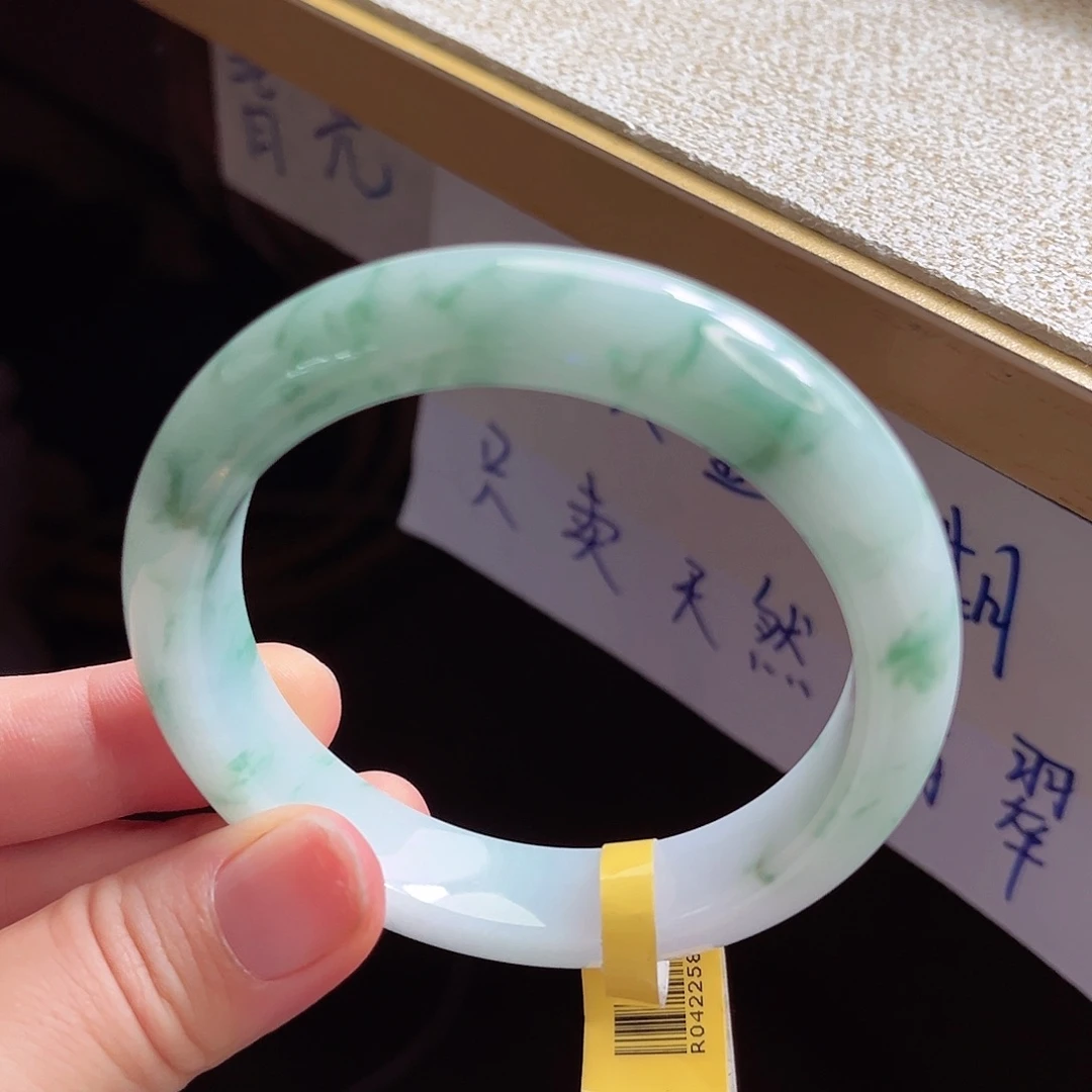 翡翠手镯未镶嵌手镯