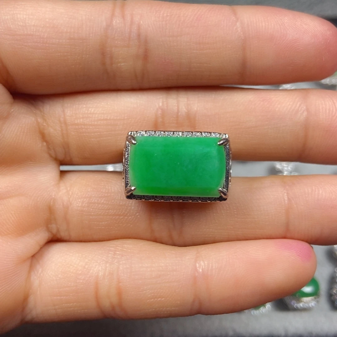 翡翠未镶嵌戒指奇*。马鞍