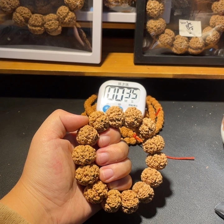 咿***呀金刚菩提手串这个