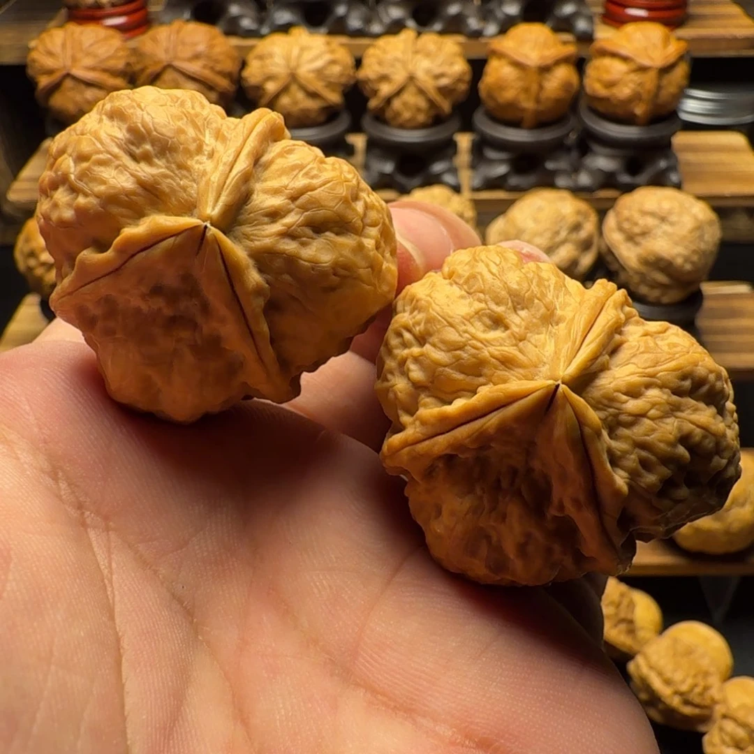 文玩核桃把件40尺 金玉三棱