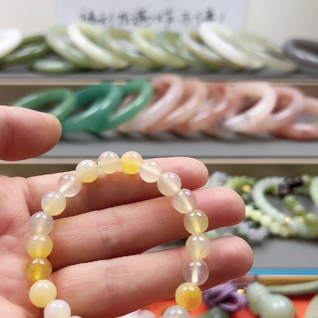 和田玉未镶嵌颈饰烟***间