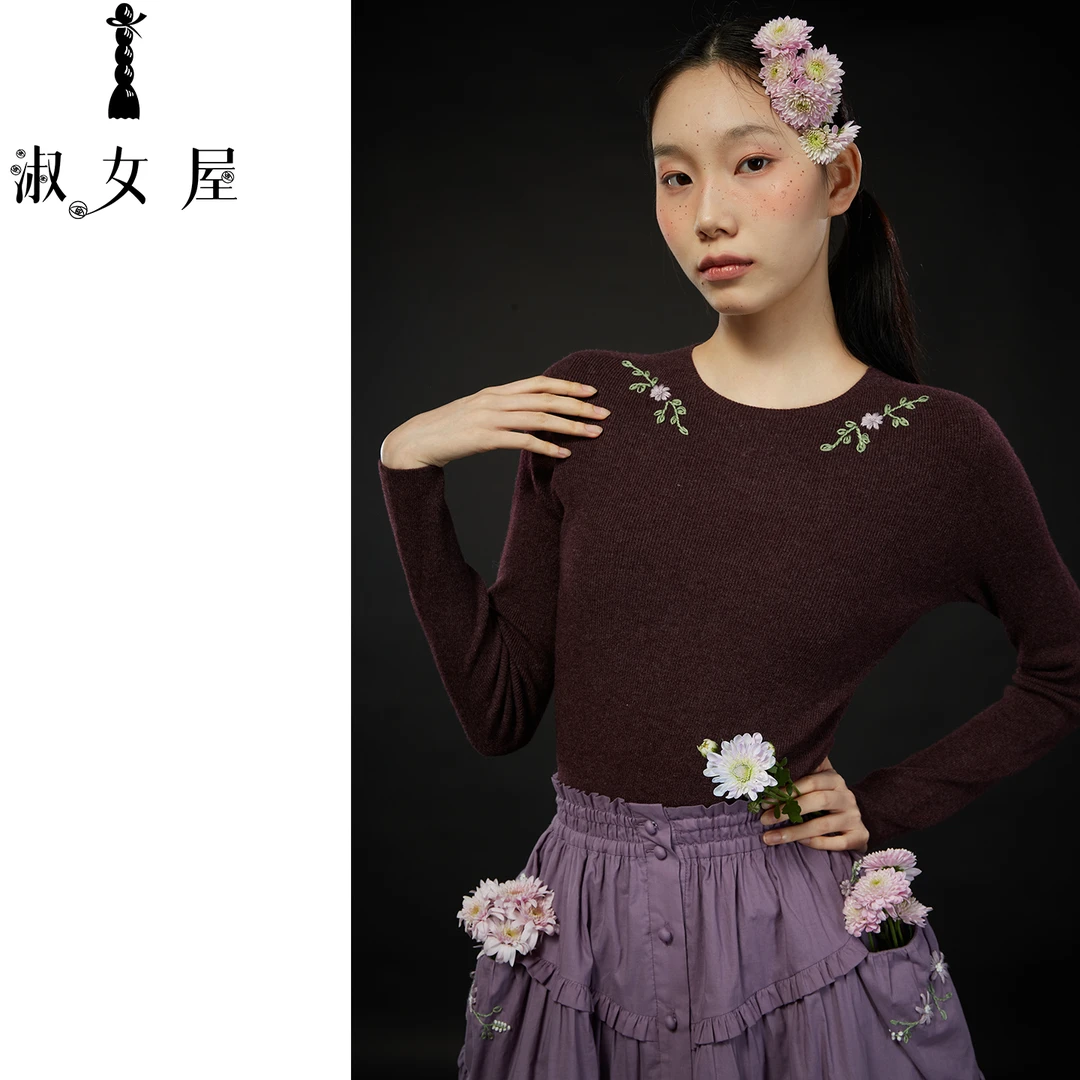淑女屋官方旗舰店秘密花园。绣花毛衣圆领毛衣绣花打底衫