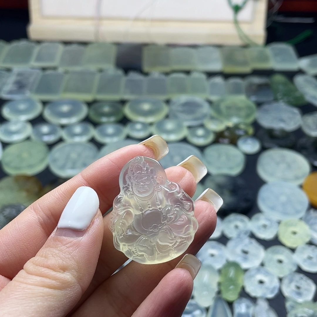 岫玉未镶嵌项圈黄财神