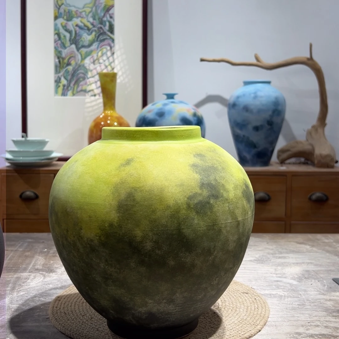 摆件陶瓷花瓶高27口10瑕疵