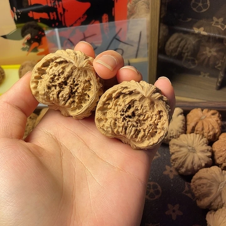 文玩核桃吊坠要**欧蛇头
