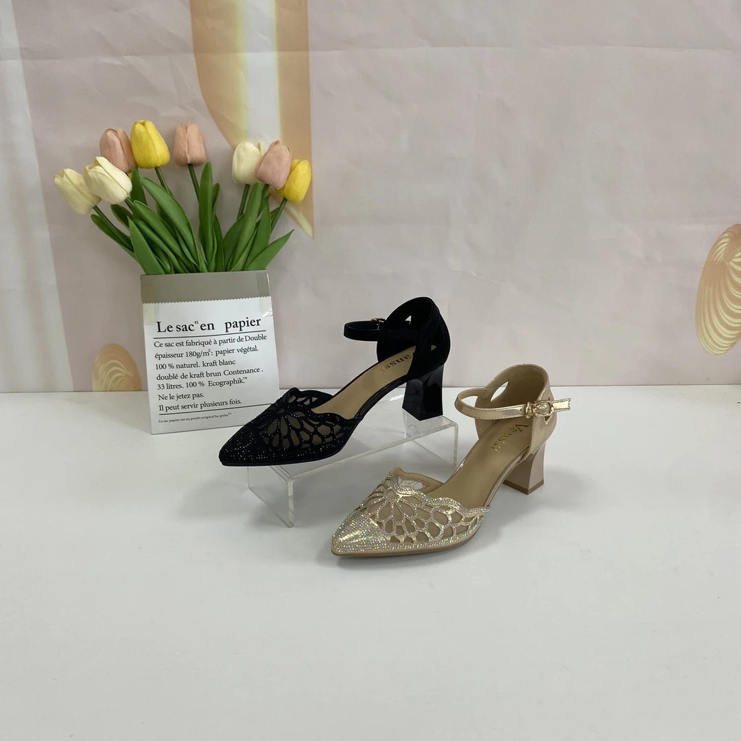 921365夏季新款时尚水钻镂空粗跟中空凉鞋F