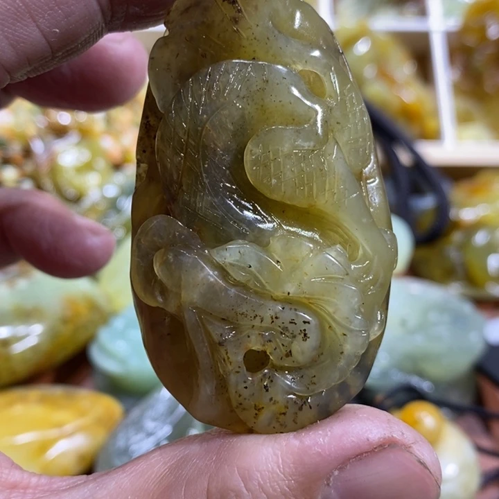 蛇纹石玉颈饰未镶嵌