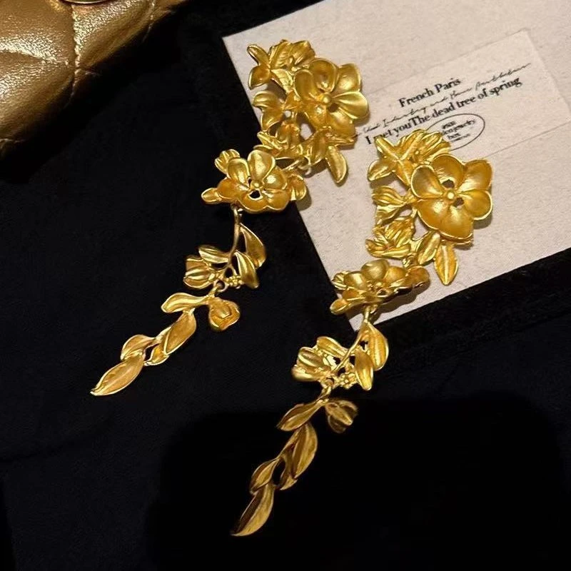 铜合金锆石耳饰 花朵金色流苏耳环女轻奢小众夸张大气耳钉秋冬高
