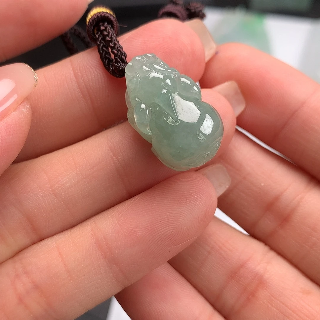 翡翠未镶嵌颈饰貔貅