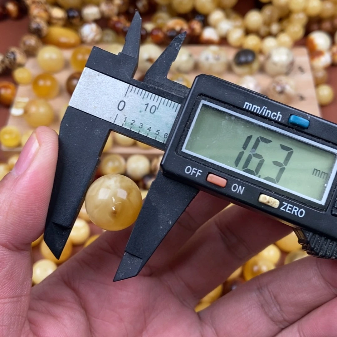 蜜蜡裸石未镶嵌大瑕疵02