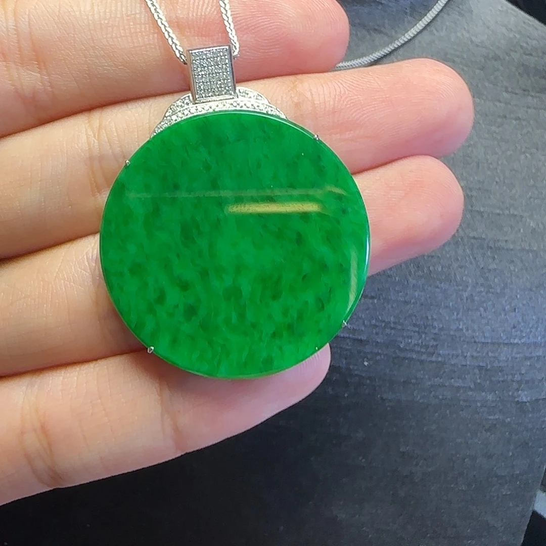 翡翠18K金镶嵌颈饰翡翠