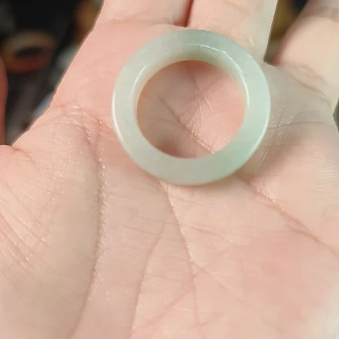 未镶嵌石英质玉戒指