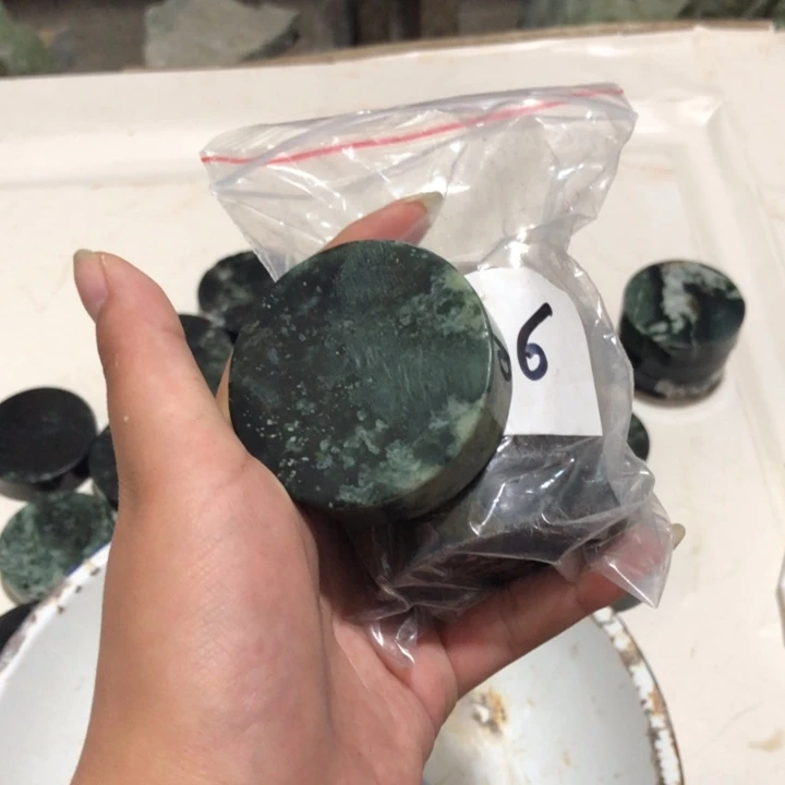 蛇纹石玉未镶嵌天然岫玉珠宝 未镶嵌H*。