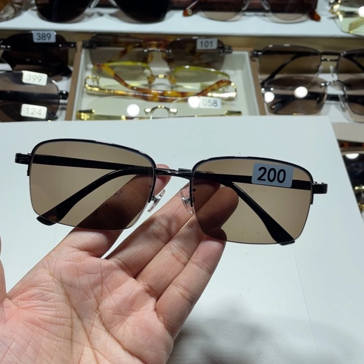 半框茶水晶半框水晶眼镜。 200