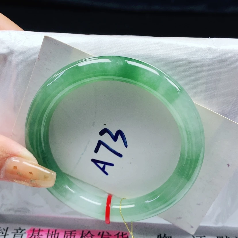 【闪购商品】翡翠手镯未镶嵌M****H 圆条53+
