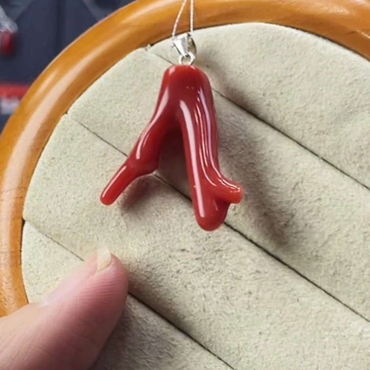 天然宝石红珊瑚吊坠