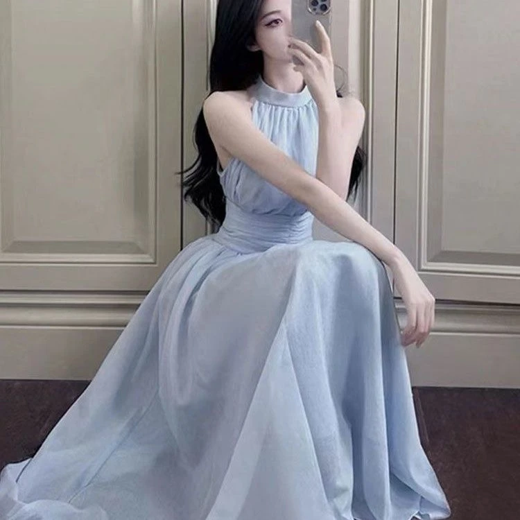法式温柔气质甜美高级感修身收腰蓝色仙女挂脖夏季新款无袖连衣裙