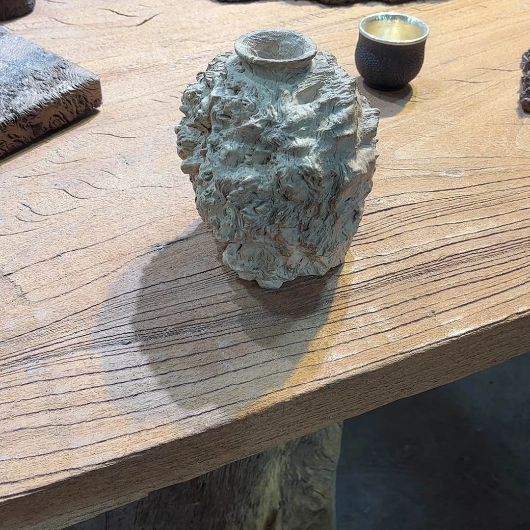 2****有机玻璃铁栎木花瓶