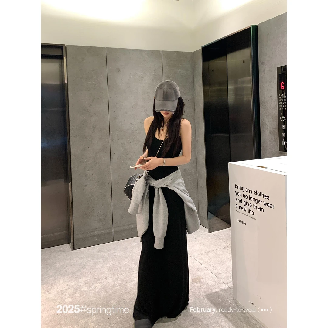 大U领挂脖连衣裙女春季修身收腰高级感露背针织长裙子