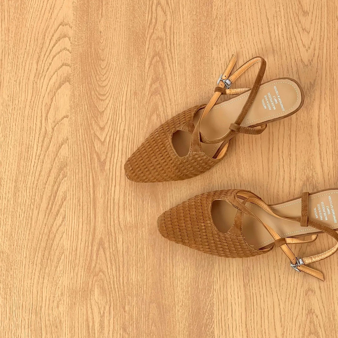 HUSSLOVE 羊猄·跟高4.5CM·复古小众磨砂皮编织交叉带包头凉鞋女