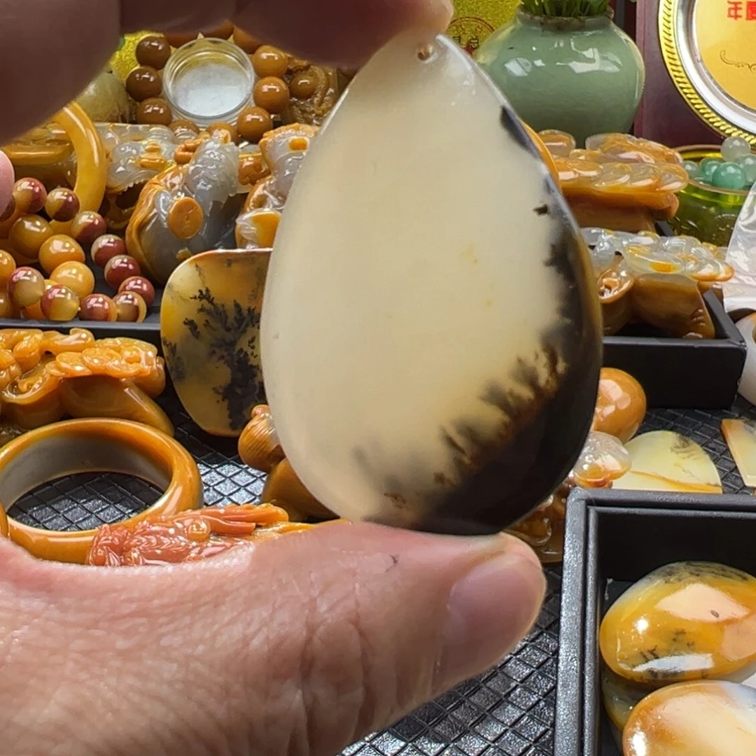 石英质玉未镶嵌颈饰