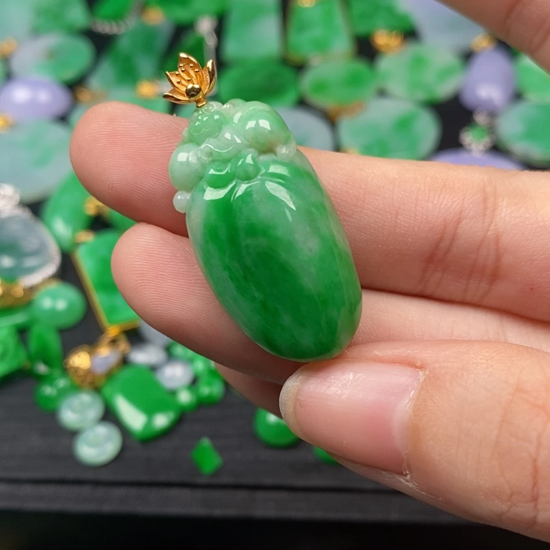 翡翠18K金镶嵌颈饰翡翠