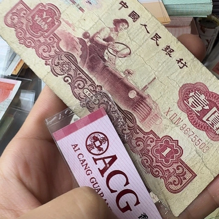 流通的旧的古币拖拉机503……