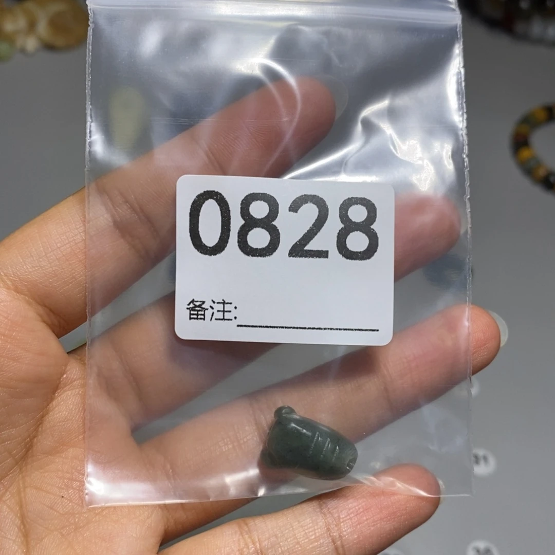 颈饰未镶嵌透闪石质玉球****丶