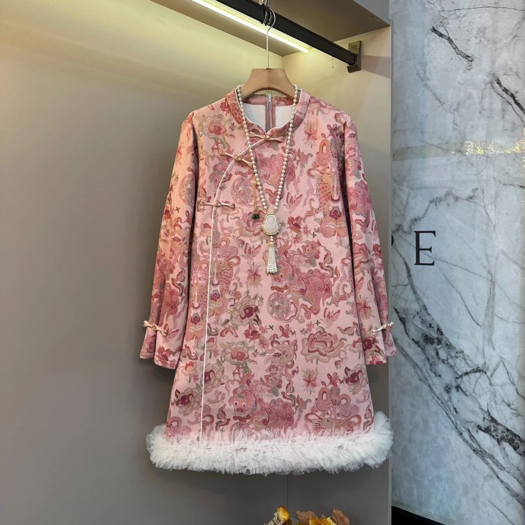 2025冬季新款宽松时尚蕾丝边气质新中式显瘦大码提花连衣裙25201