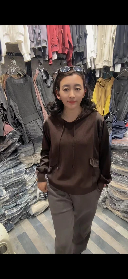 女装洋气纯色拼接针织衫2025秋季新款遮肉百搭妈妈装显瘦连帽上衣