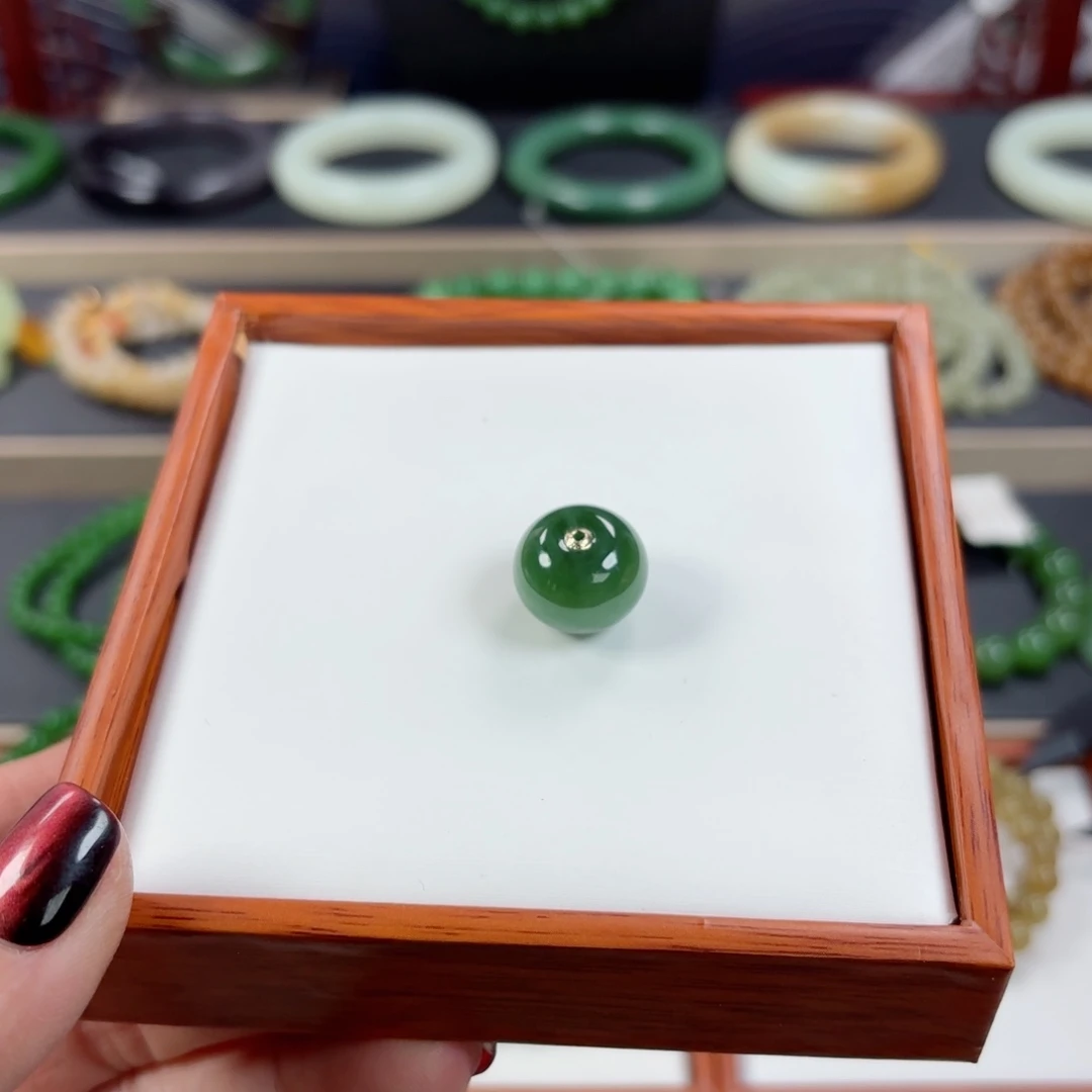 和田玉吊坠18K金镶嵌月****l