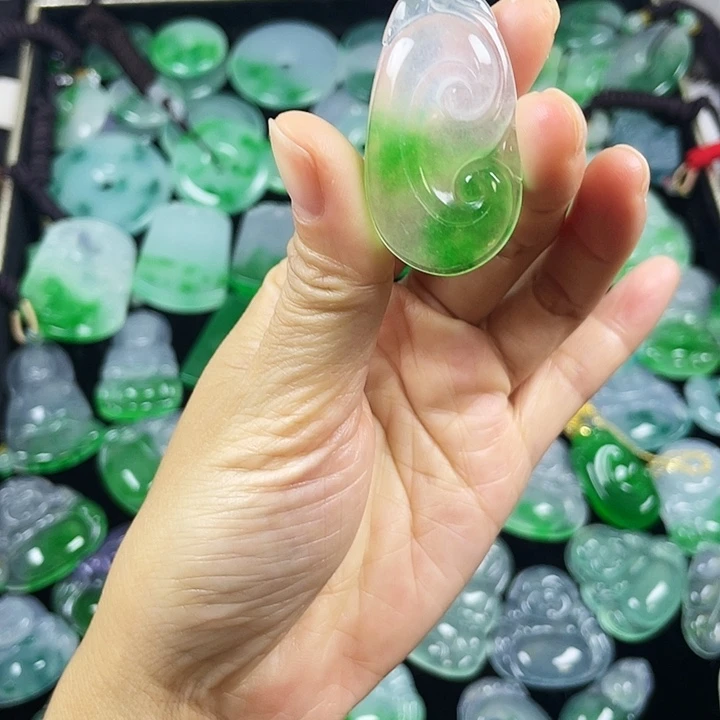 翡翠未镶嵌颈饰吊坠