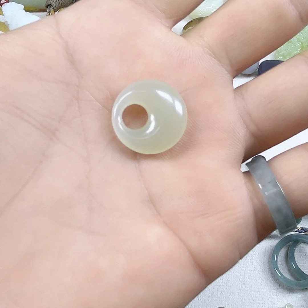 颈饰未镶嵌和田玉（糖玉）