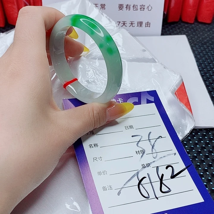 翡翠手镯（圆镯）未镶嵌翡翠