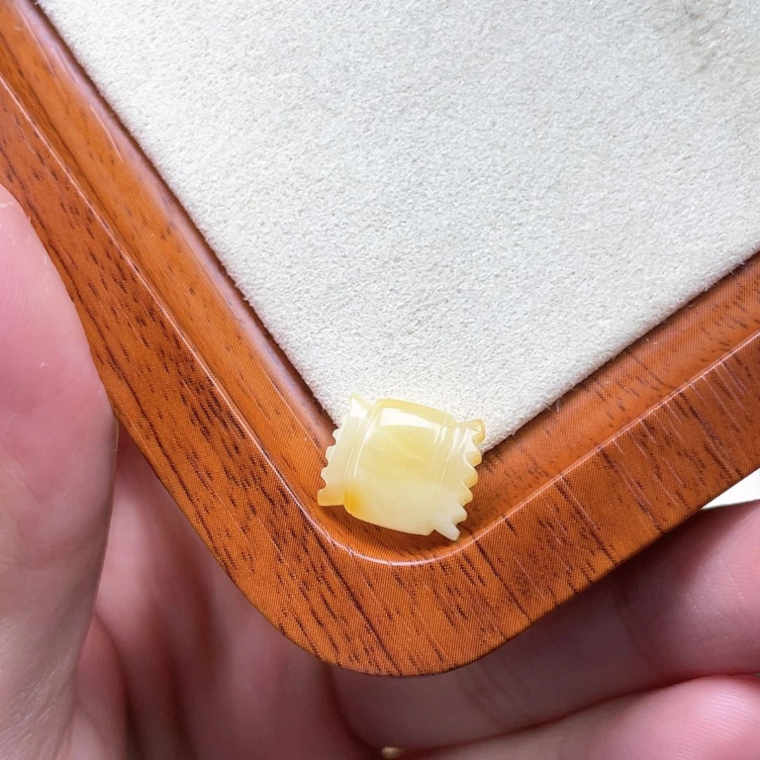 琥珀裸石未镶嵌蜜蜡