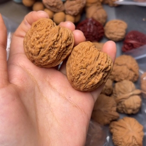 大***闪吊坠文玩核桃南疆石