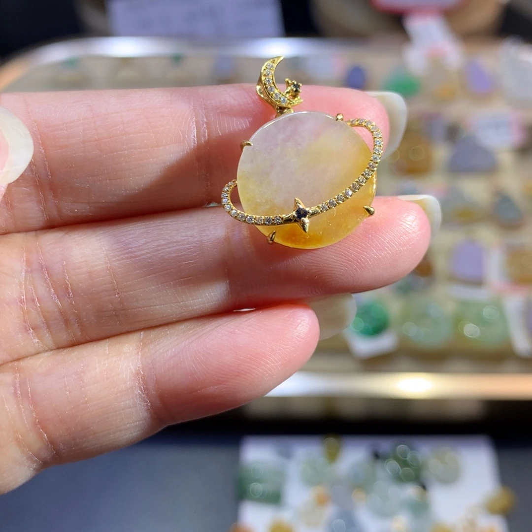 翡翠18K金镶嵌颈饰