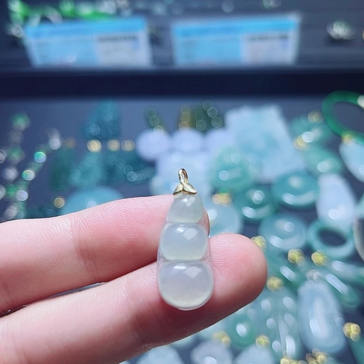 颈饰18K金镶嵌翡翠翡翠