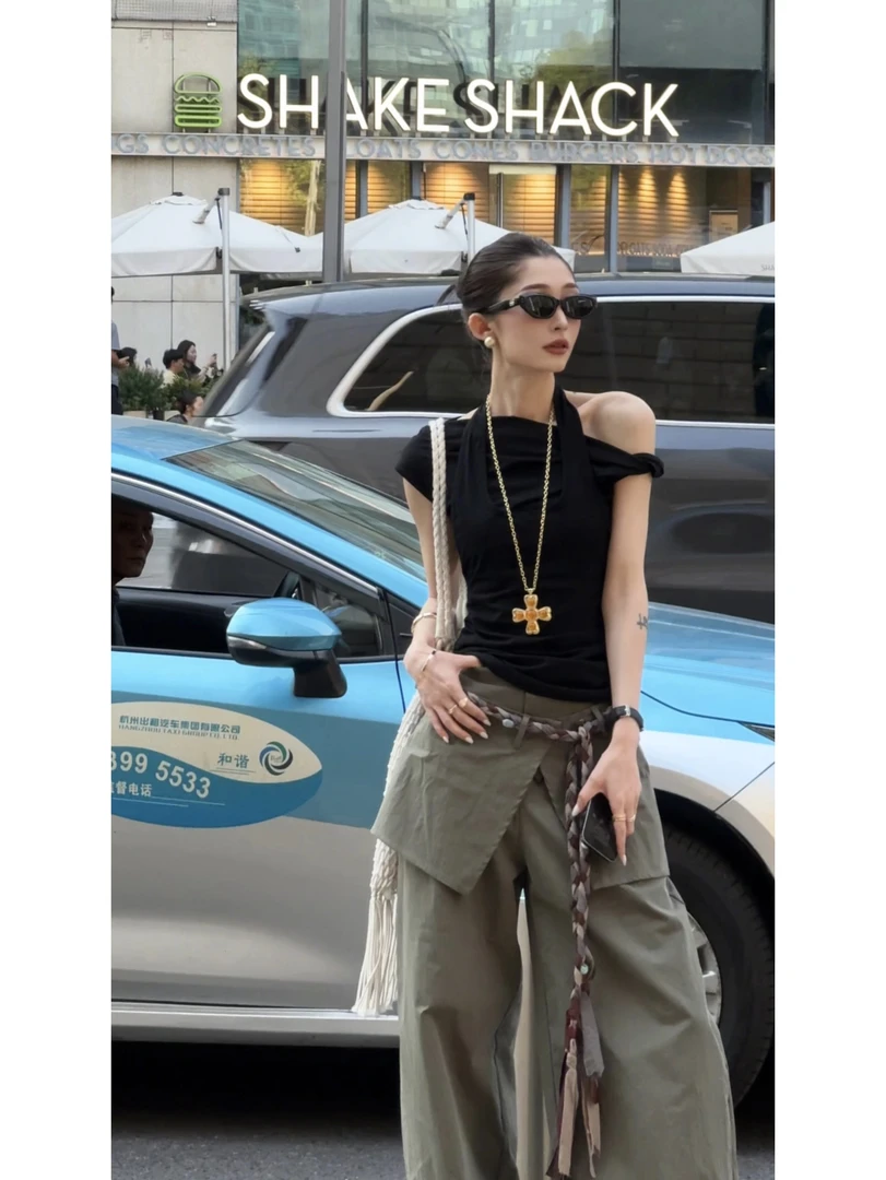 夏季新款小众设计感褶皱斜肩一字肩修身显瘦露肩百搭吊带背心上衣