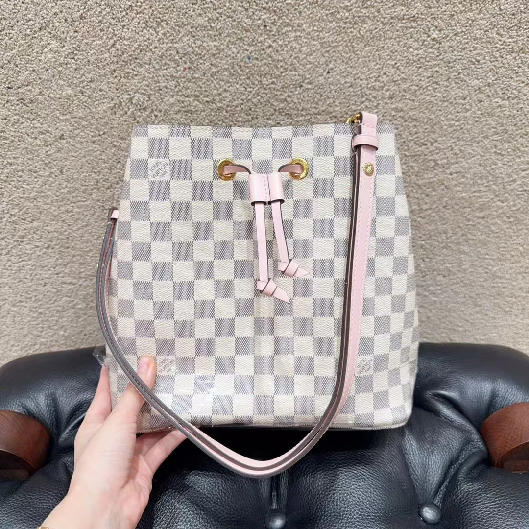 99新 LouisVuitton/路易威登 白色棋盘格粉色水桶包/箱包/单肩包