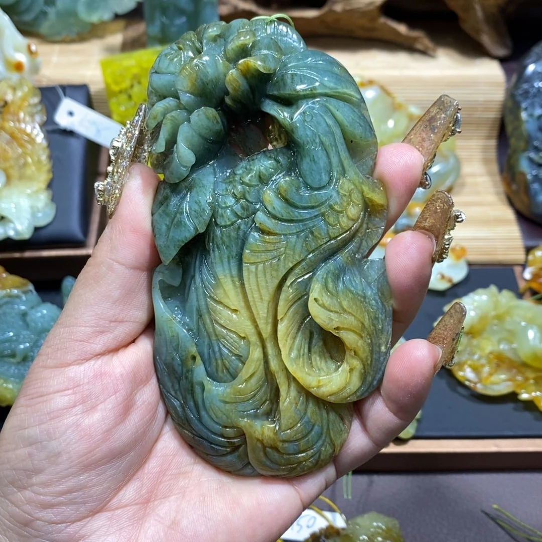 蛇纹石玉颈饰未镶嵌