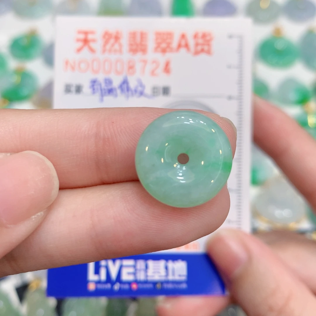 翡翠未镶嵌颈饰扣