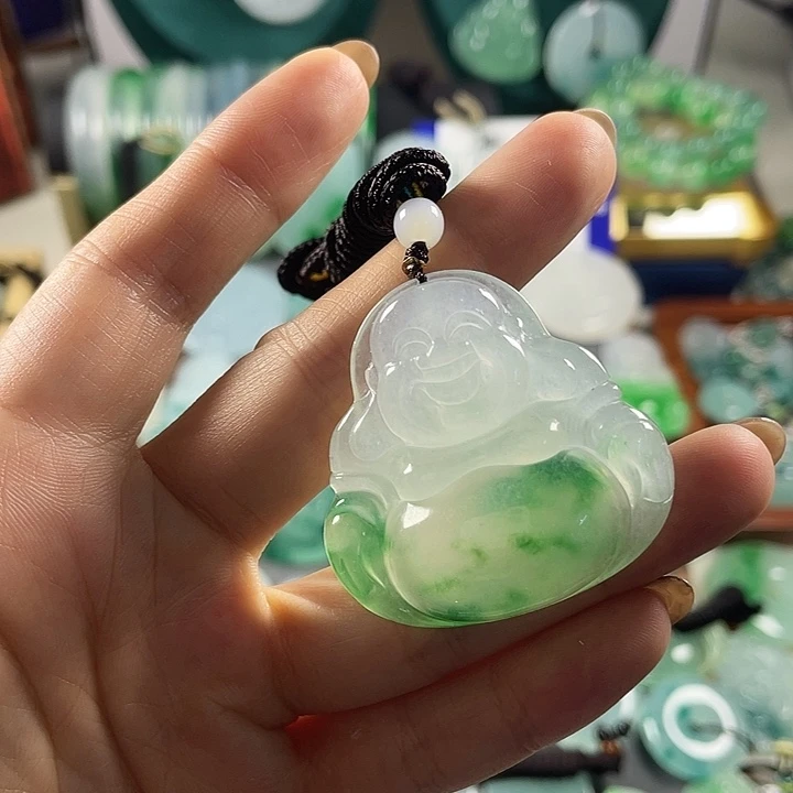 翡翠未镶嵌颈饰佛公