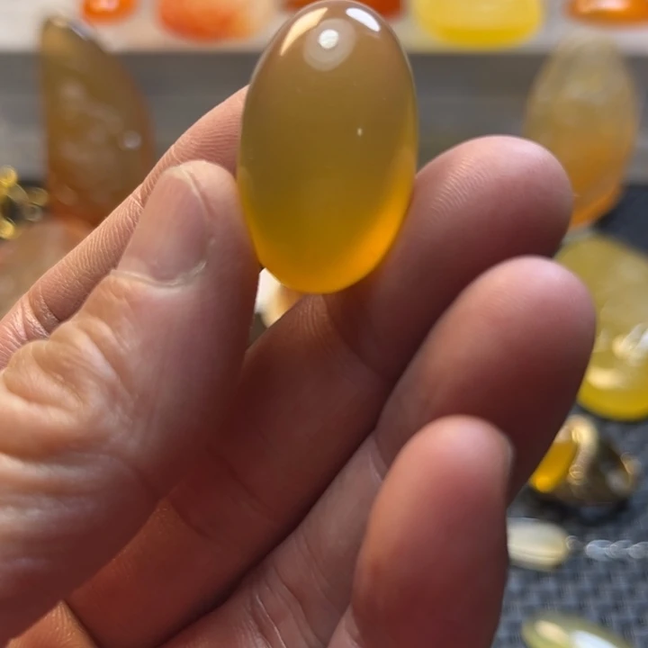 禾***庄石英质玉未镶嵌旦面