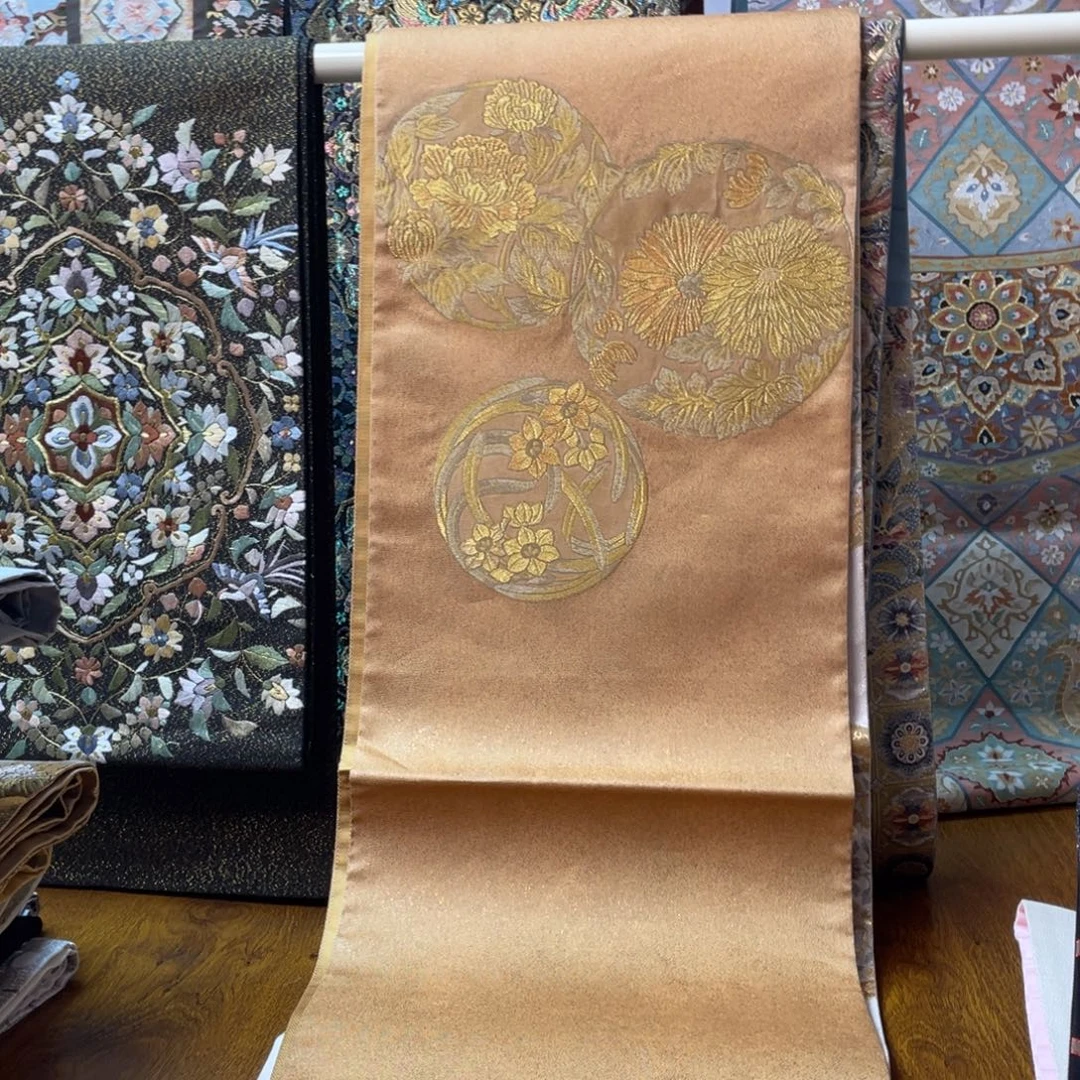 织绣捻金底三通细密