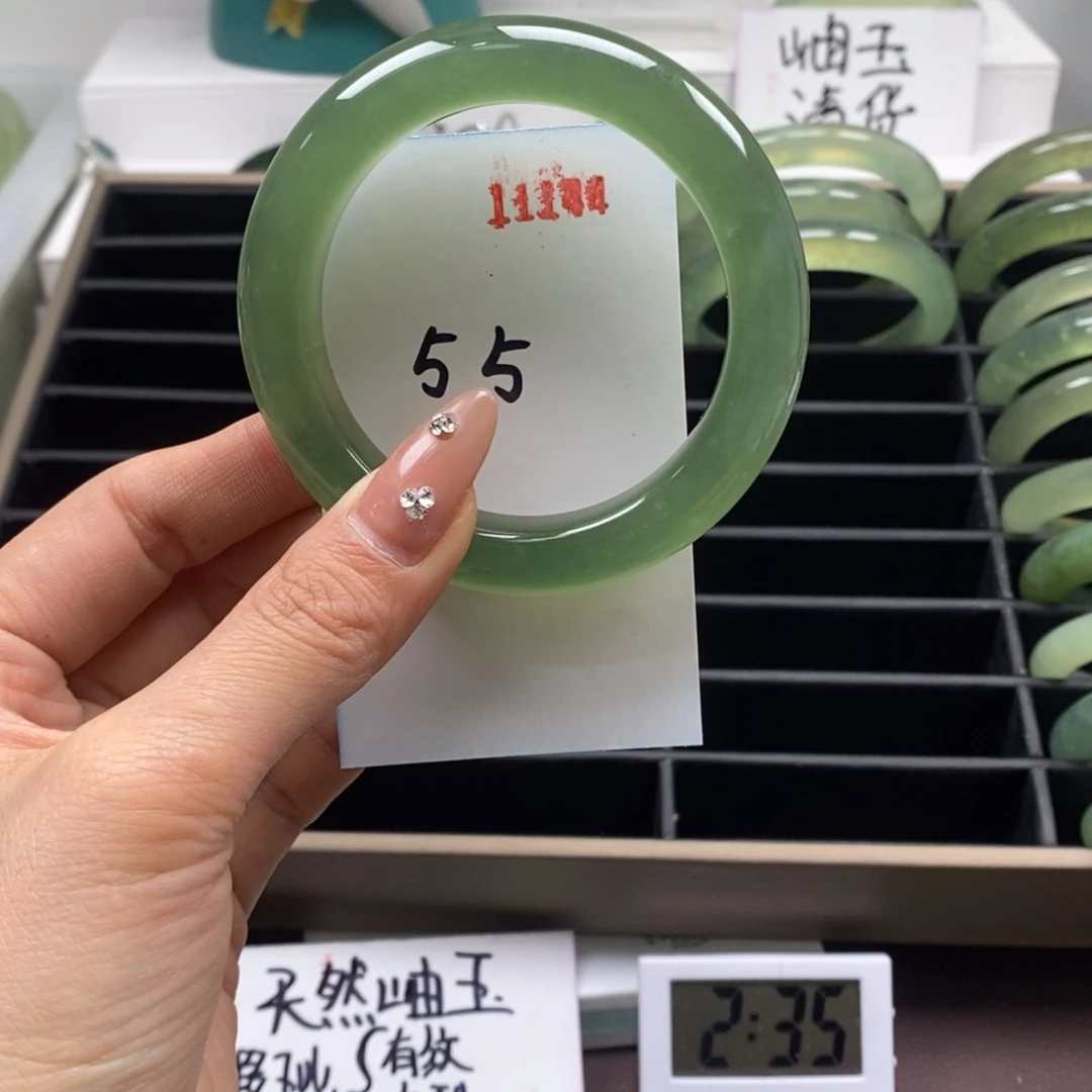 蛇纹石玉手镯未镶嵌